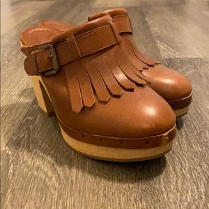 Madewell chestnut mules